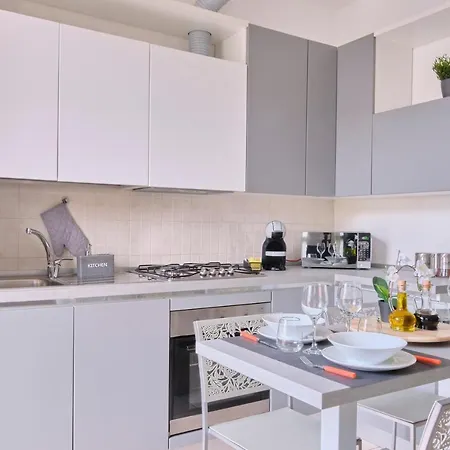 Apartment Seveso-stazione Design, Wifi & Garage Privato *